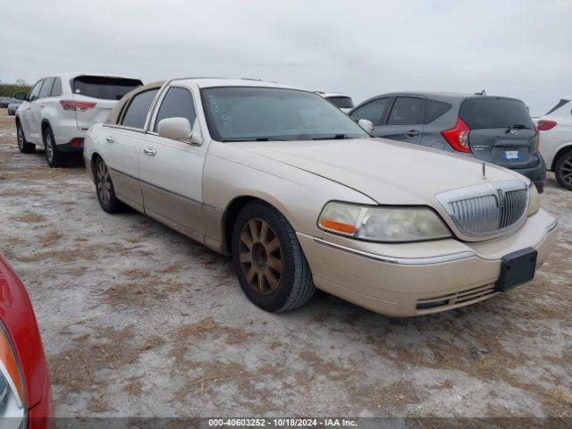  Salvage Lincoln Towncar