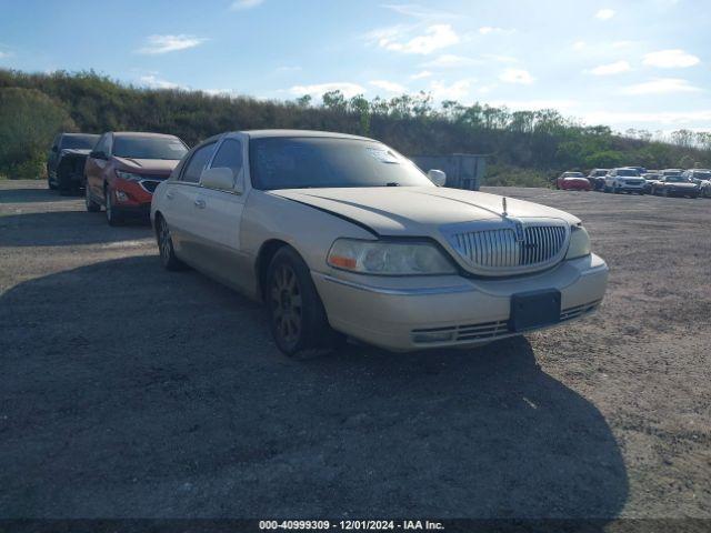  Salvage Lincoln Towncar