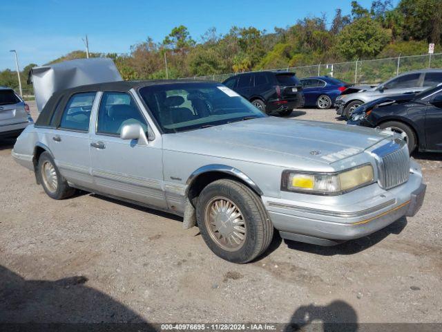  Salvage Lincoln Towncar