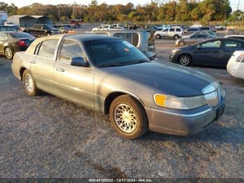  Salvage Lincoln Towncar