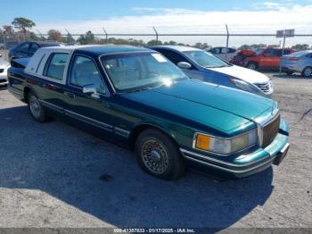  Salvage Lincoln Towncar