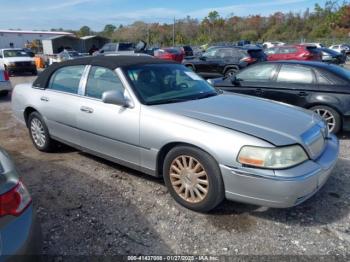  Salvage Lincoln Towncar