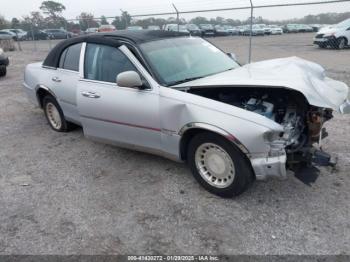  Salvage Lincoln Towncar