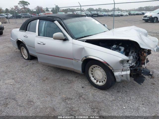  Salvage Lincoln Towncar