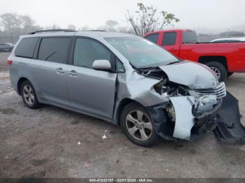  Salvage Toyota Sienna