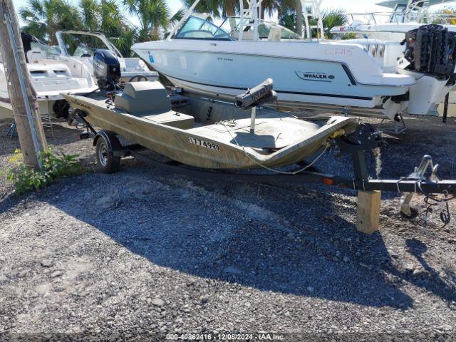  Salvage Tracker Boat