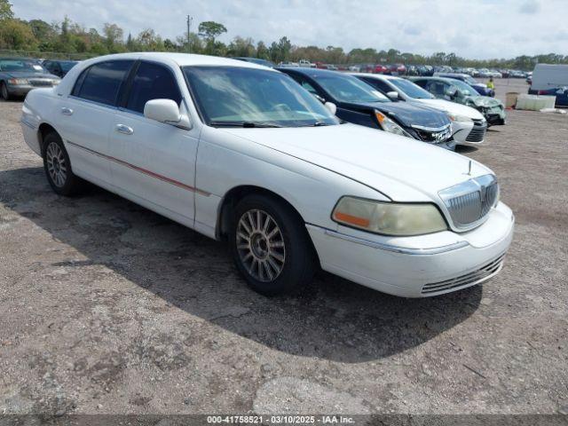  Salvage Lincoln Towncar