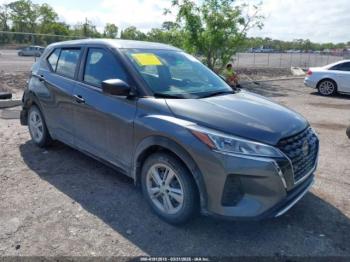  Salvage Nissan Kicks