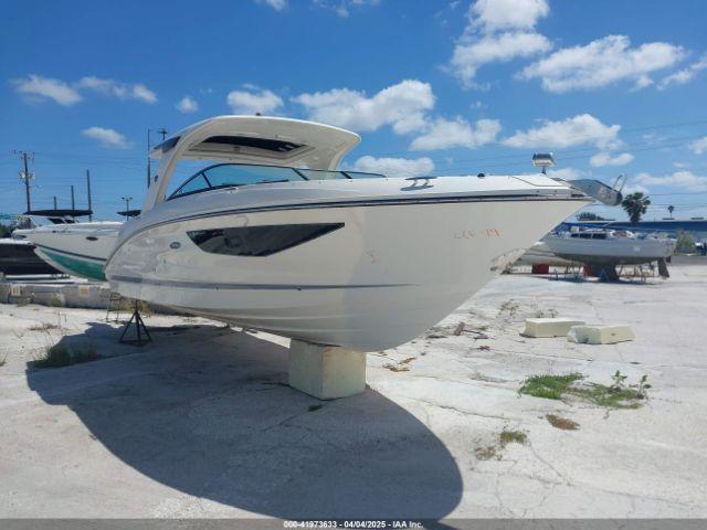  Salvage Sea Ray Boat
