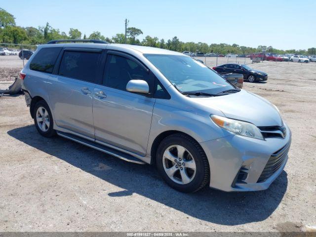  Salvage Toyota Sienna