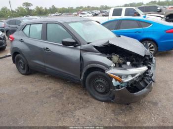  Salvage Nissan Kicks