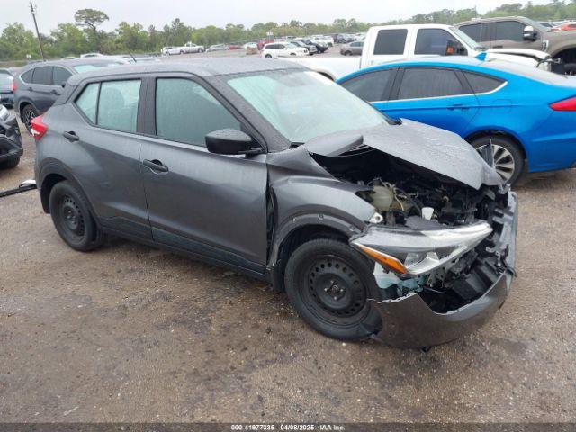  Salvage Nissan Kicks
