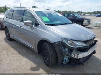  Salvage Chrysler Pacifica