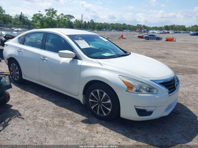  Salvage Nissan Altima