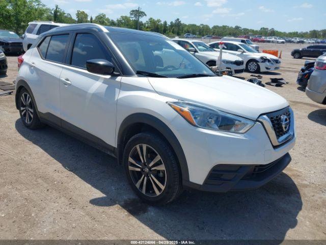  Salvage Nissan Kicks