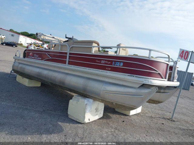  Salvage Suntracker Boat