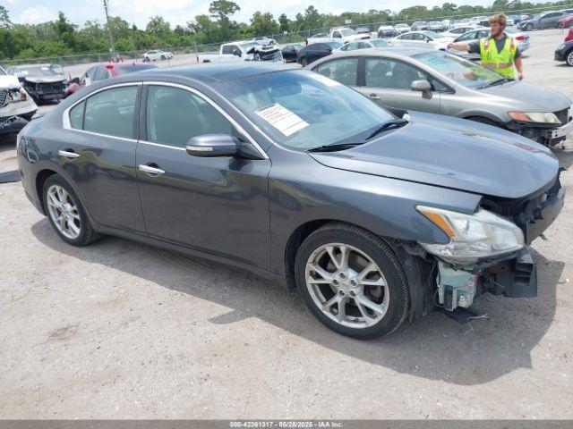  Salvage Nissan Maxima