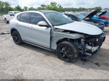  Salvage Alfa Romeo Stelvio