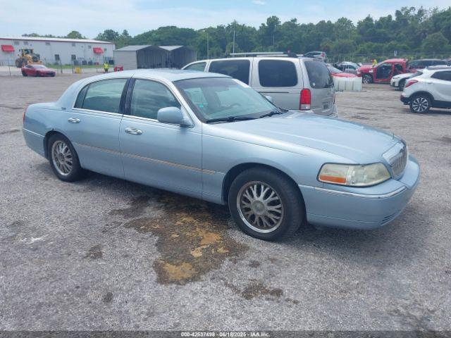  Salvage Lincoln Towncar
