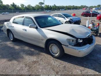  Salvage Lincoln Towncar