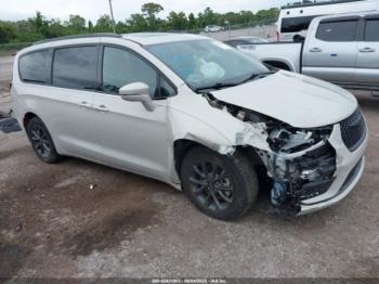  Salvage Chrysler Pacifica