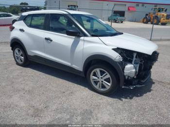  Salvage Nissan Kicks