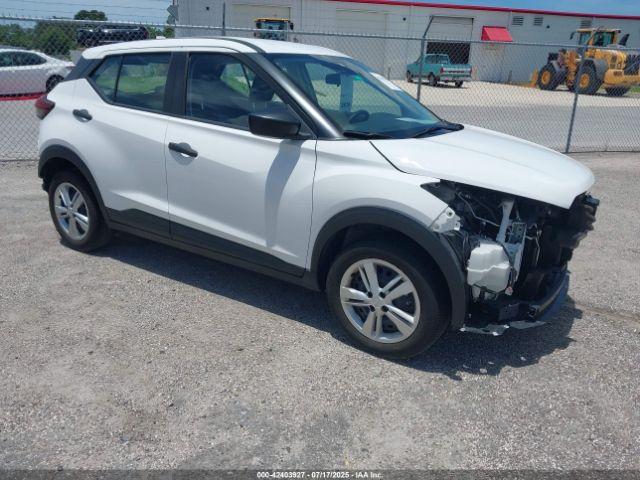  Salvage Nissan Kicks