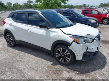  Salvage Nissan Kicks