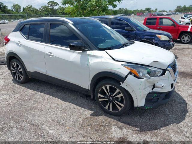  Salvage Nissan Kicks