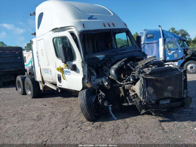  Salvage Freightliner Cascadia 125
