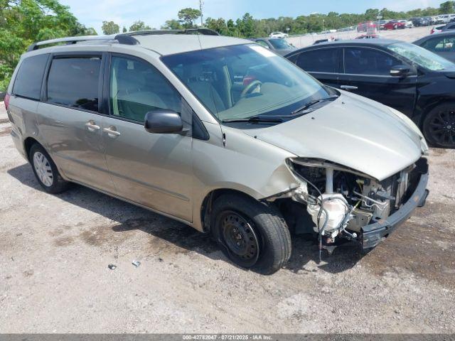  Salvage Toyota Sienna