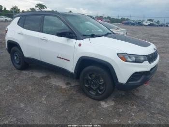  Salvage Jeep Compass