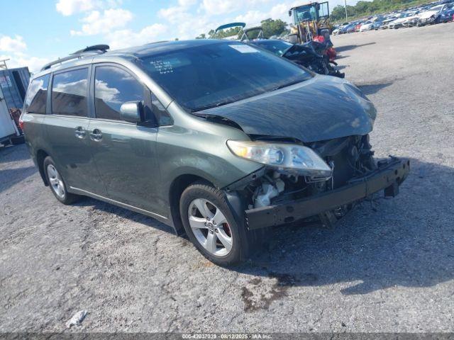  Salvage Toyota Sienna