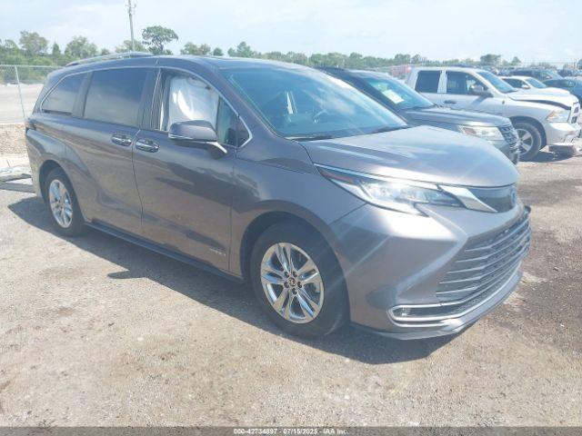  Salvage Toyota Sienna