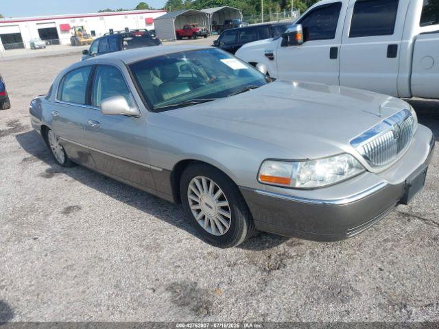  Salvage Lincoln Towncar