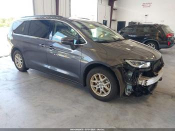  Salvage Chrysler Pacifica