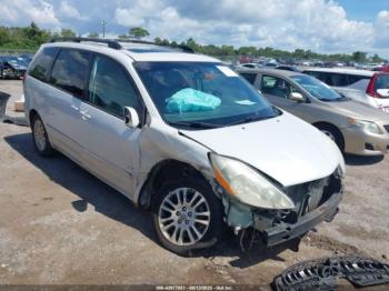  Salvage Toyota Sienna