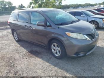 Salvage Toyota Sienna