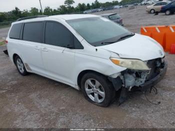  Salvage Toyota Sienna