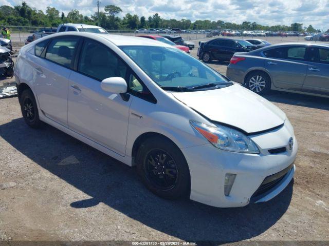  Salvage Toyota Prius