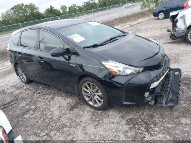  Salvage Toyota Prius v