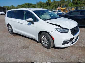  Salvage Chrysler Pacifica