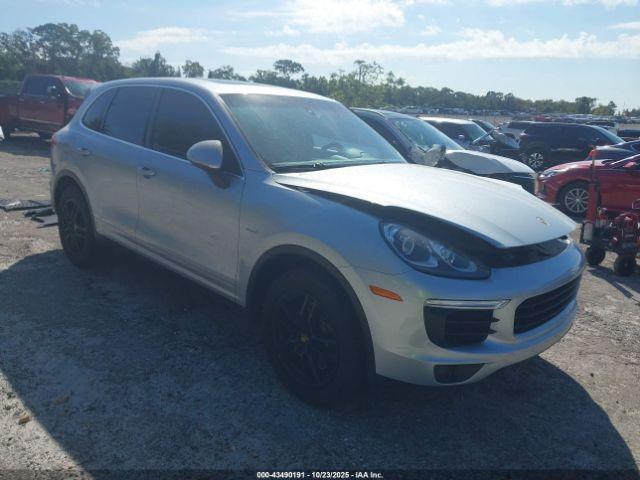  Salvage Porsche Cayenne