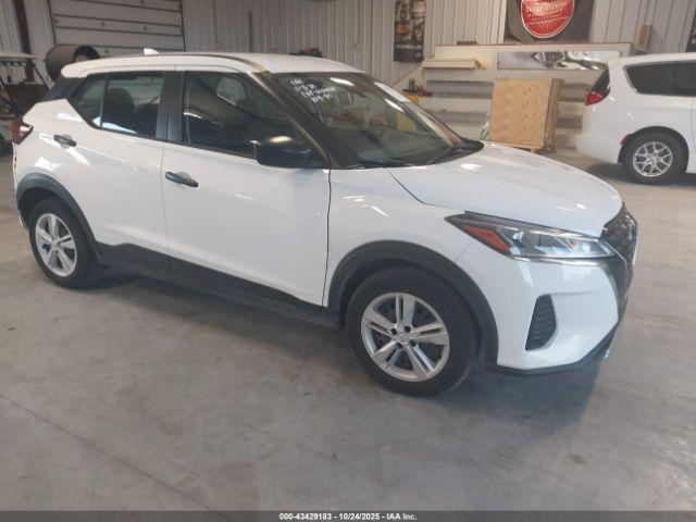  Salvage Nissan Kicks