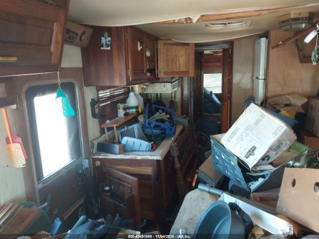 Chevrolet P30 Motor Home Image 13