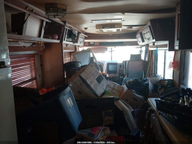 Chevrolet P30 Motor Home Image 9