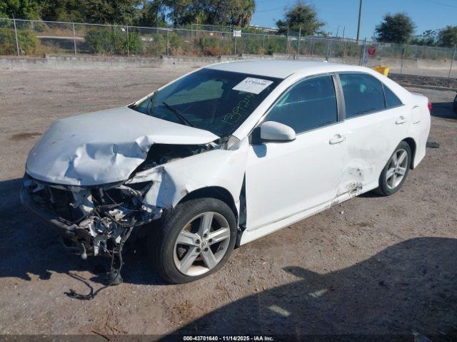 Toyota Camry Se Image 16