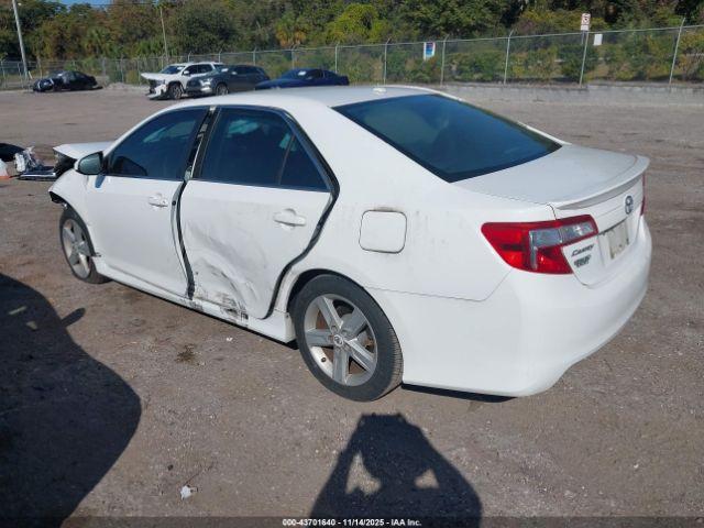 Toyota Camry Se Image 6