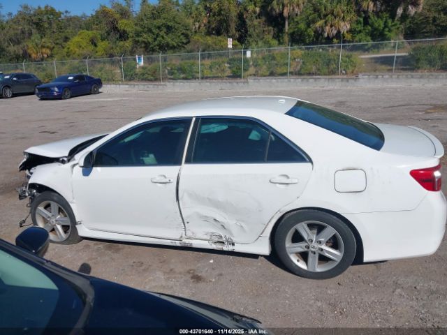 Toyota Camry Se Image 11