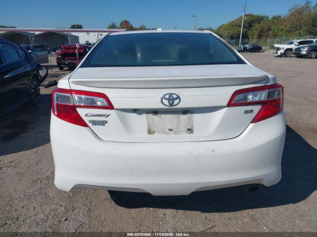 Toyota Camry Se Image 15